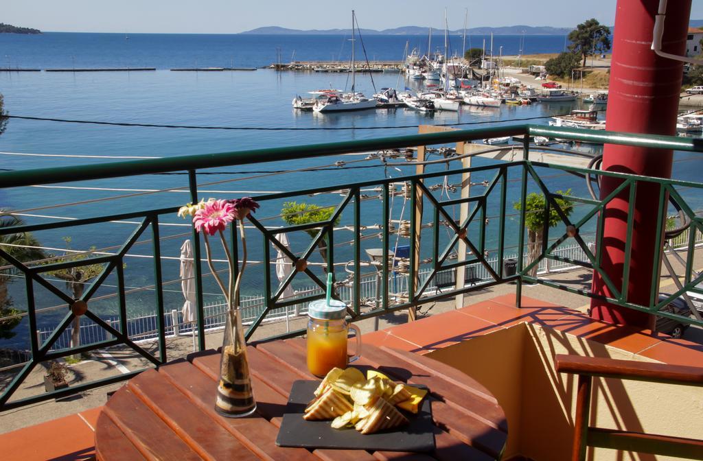 Hotel Papagalos Neos Marmaras Extérieur photo